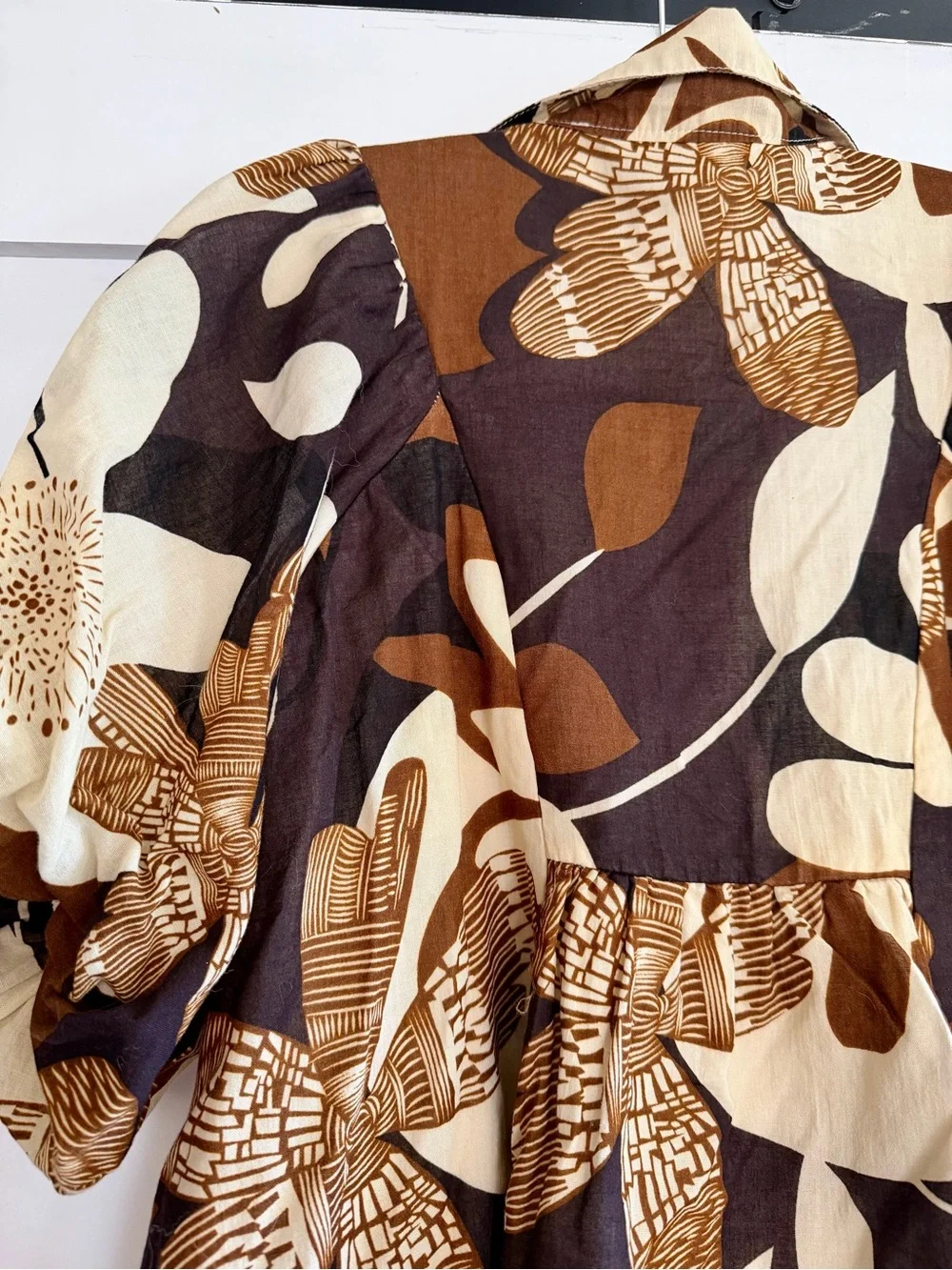 Umgee Brown & Cream Floral Smocked V-Neck Puff Sleeve Top - Picture 4 of 5